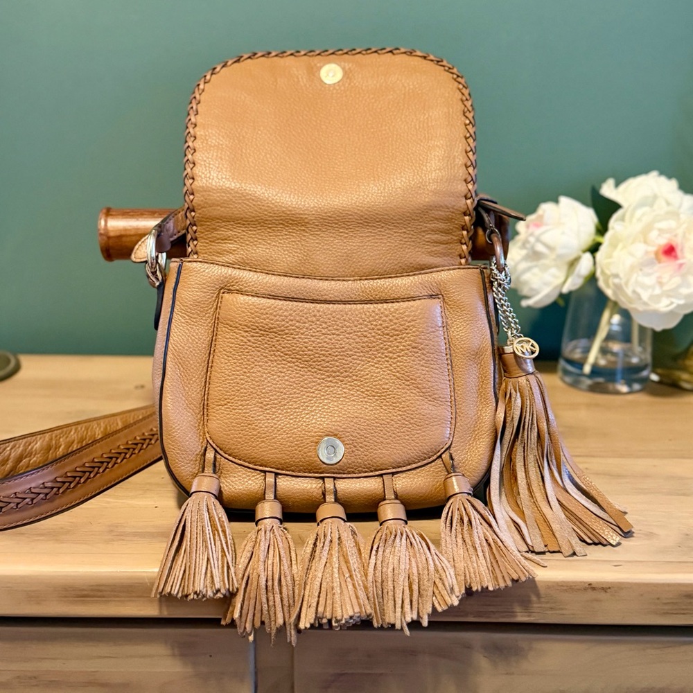 Michael Kors Leather Crossbody Saddle Bag Tan Tassel Boho Chic - Picture 8 of 14